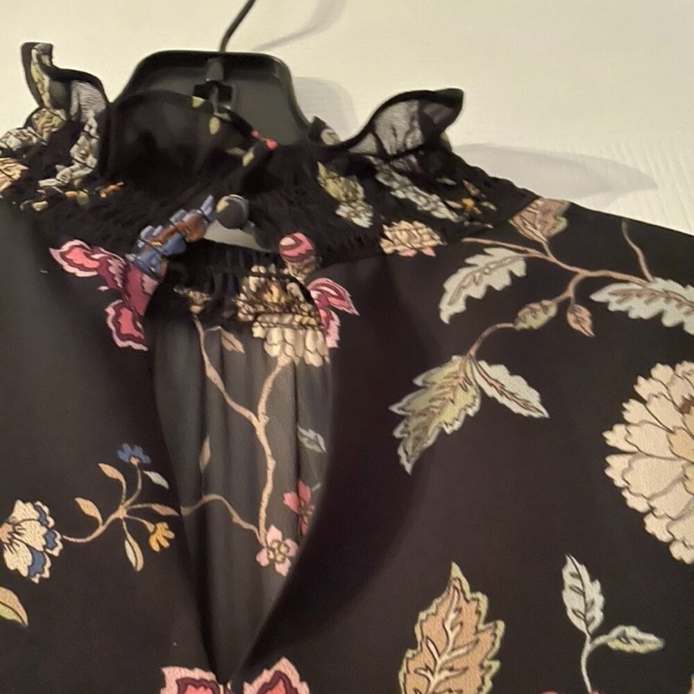 Sheer blouse with ruffle - Picture 3 of 8